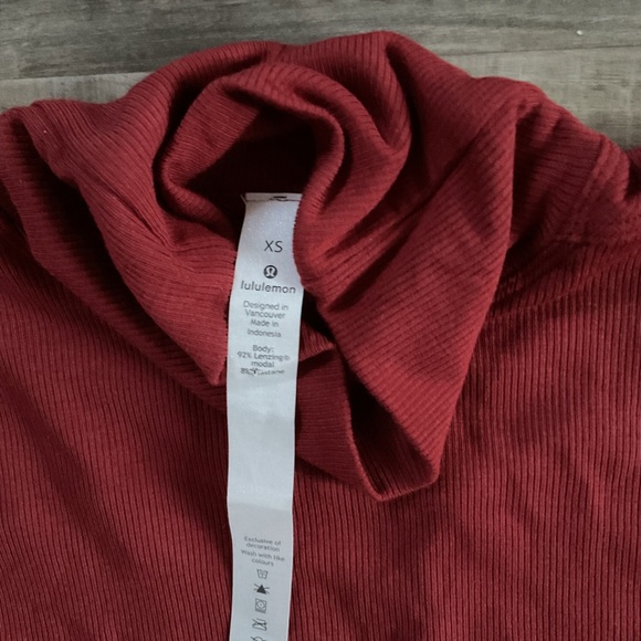 Lululemon Full Day Ahead Turtleneck Size XS - Picture 4 of 6